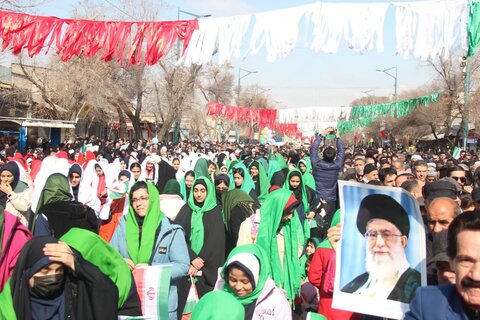 تصاویر / راهپیمایی یوم الله 22 بهمن در قزوین