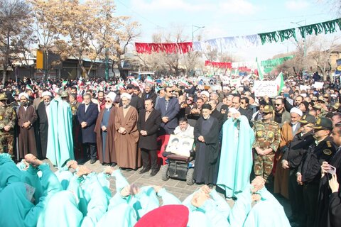 تصاویر / راهپیمایی یوم الله 22 بهمن در قزوین