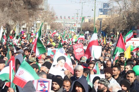 تصاویر / راهپیمایی یوم الله 22 بهمن در قزوین