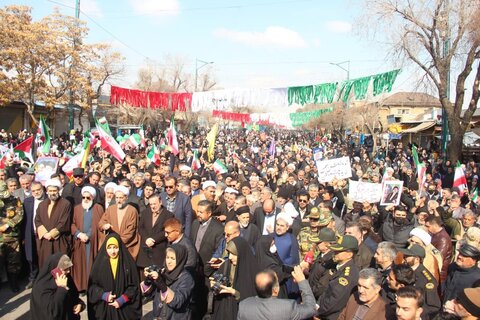 تصاویر / راهپیمایی یوم الله 22 بهمن در قزوین