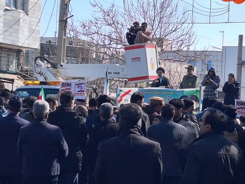 تصاویر/حضور کادر و طلاب مدرسه علمیه حضرت زینب (س)آستانه در راهپیمایی۲۲ بهمن