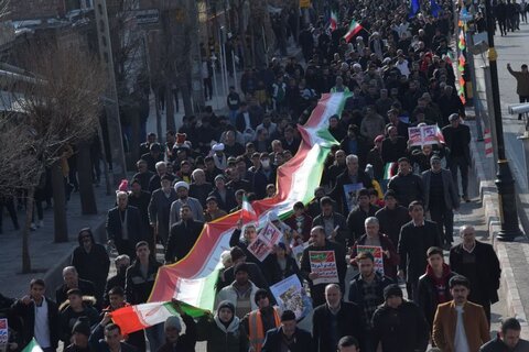 تصاویر/ حضور پرشور اقشار مختلف مردم شهرستان شوط در راهپیمایی ۲۲ بهمن ماه