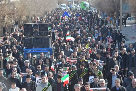 تصاویر/ حضور پرشور اقشار مختلف مردم شهرستان شوط در راهپیمایی ۲۲ بهمن ماه