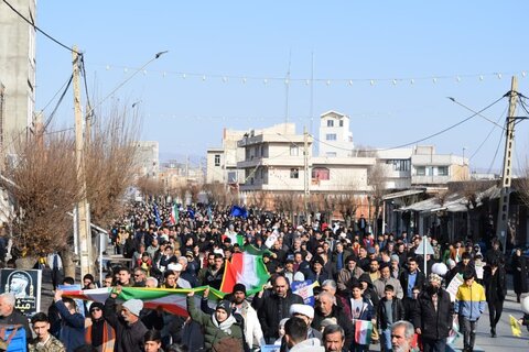 تصاویر/ حضور پرشور اقشار مختلف مردم شهرستان شوط در راهپیمایی ۲۲ بهمن ماه