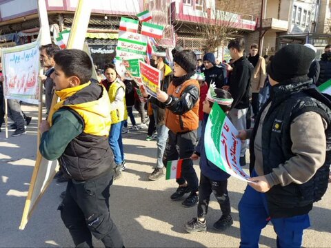 تصاویر/ حضور پرشور اقشار مختلف مردم شهرستان شوط در راهپیمایی ۲۲ بهمن ماه