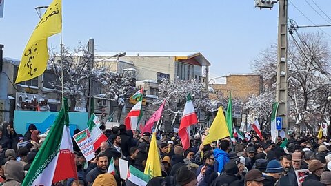تصاویری از حضور طلاب ،کادر و اساتید مدرسه علمیه فاطمه زهرا(س)اراک در راهپیمائی ۲۲بهمن