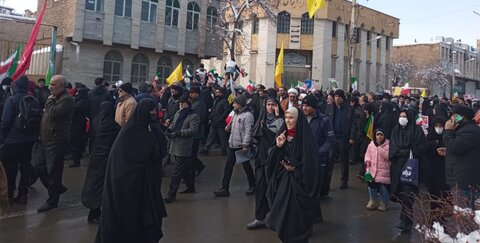 تصاویری از حضور طلاب ،کادر و اساتید مدرسه علمیه فاطمه زهرا(س)اراک در راهپیمائی ۲۲بهمن