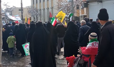 تصاویری از حضور طلاب ،کادر و اساتید مدرسه علمیه فاطمه زهرا(س)اراک در راهپیمائی ۲۲بهمن