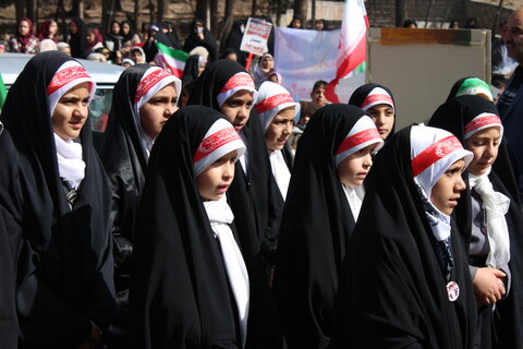 حضور کودکان و نوجوانان در راهپیمایی شهر جوپار