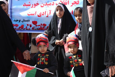 حضور کودکان و نوجوانان در راهپیمایی شهر جوپار