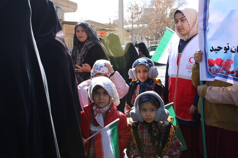 حضور کودکان و نوجوانان در راهپیمایی شهر جوپار