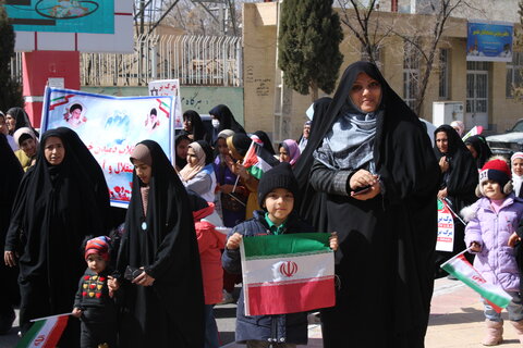 حضور کودکان و نوجوانان در راهپیمایی شهر جوپار