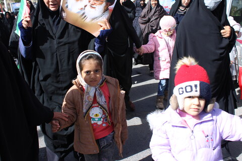 حضور کودکان و نوجوانان در راهپیمایی شهر جوپار