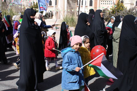 حضور کودکان و نوجوانان در راهپیمایی شهر جوپار