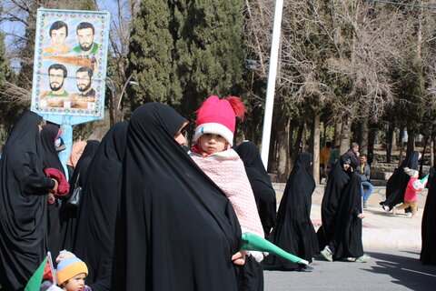 حضور کودکان و نوجوانان در راهپیمایی شهر جوپار