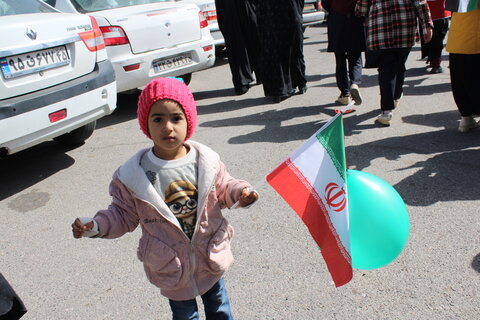 حضور کودکان و نوجوانان در راهپیمایی شهر جوپار