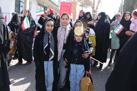 حضور کودکان و نوجوانان در راهپیمایی شهر جوپار