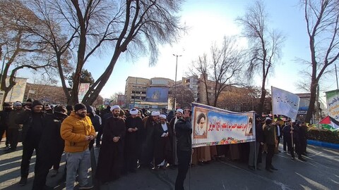 تصاویر/ راهپیمایی طلاب و روحانیون تبریزی  در ۲۲ بهمن