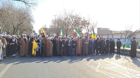 تصاویر/ راهپیمایی طلاب و روحانیون تبریزی  در ۲۲ بهمن