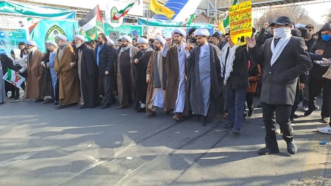 تصاویر/ راهپیمایی طلاب و روحانیون تبریزی  در ۲۲ بهمن