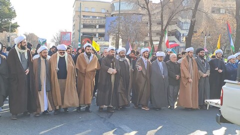 تصاویر/ راهپیمایی طلاب و روحانیون تبریزی  در ۲۲ بهمن