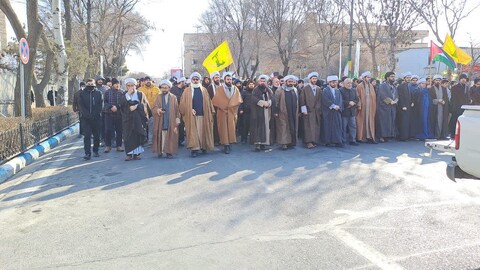 تصاویر/ راهپیمایی طلاب و روحانیون تبریزی  در ۲۲ بهمن