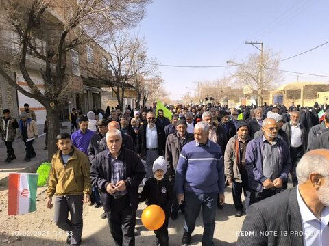 تصاویر راهپیمایی ۲۲ بهمن در شهر محی آباد
