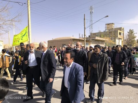 تصاویر راهپیمایی ۲۲ بهمن در شهر محی آباد