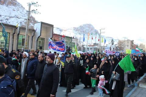 تصاویر/ مراسم راهپیمایی روز 22 بهمن در ماکو