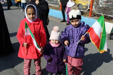 تصاویر/ مراسم راهپیمایی روز 22 بهمن در ماکو