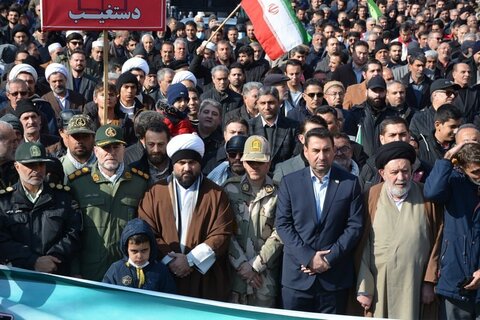 تصاویر/ مراسم راهپیمایی روز 22 بهمن در ماکو