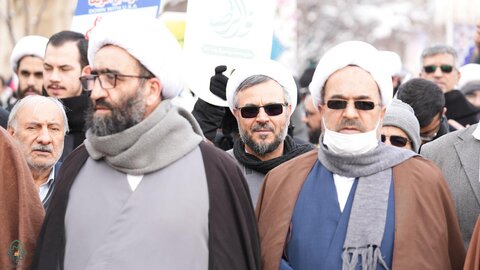  حضور پرشور حوزویان مشهد در راهپیمایی ۲۲ بهمن؛ تجدید بیعت با آرمان‌های انقلاب