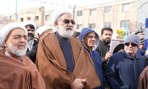  حضور پرشور حوزویان مشهد در راهپیمایی ۲۲ بهمن؛ تجدید بیعت با آرمان‌های انقلاب