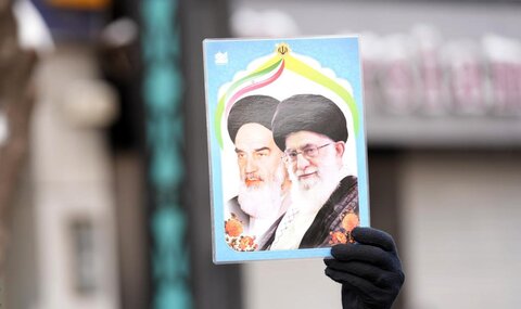 حضور پرشور حوزویان مشهد در راهپیمایی ۲۲ بهمن؛ تجدید بیعت با آرمان‌های انقلاب