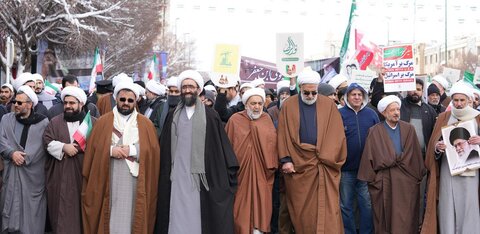 حضور پرشور حوزویان مشهد در راهپیمایی ۲۲ بهمن؛ تجدید بیعت با آرمان‌های انقلاب