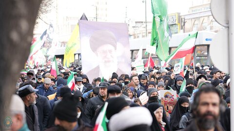  حضور پرشور حوزویان مشهد در راهپیمایی ۲۲ بهمن؛ تجدید بیعت با آرمان‌های انقلاب
