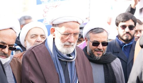  حضور پرشور حوزویان مشهد در راهپیمایی ۲۲ بهمن؛ تجدید بیعت با آرمان‌های انقلاب