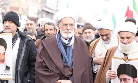  حضور پرشور حوزویان مشهد در راهپیمایی ۲۲ بهمن؛ تجدید بیعت با آرمان‌های انقلاب
