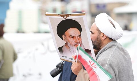  حضور پرشور حوزویان مشهد در راهپیمایی ۲۲ بهمن؛ تجدید بیعت با آرمان‌های انقلاب