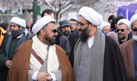  حضور پرشور حوزویان مشهد در راهپیمایی ۲۲ بهمن؛ تجدید بیعت با آرمان‌های انقلاب