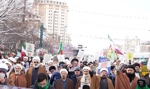  حضور پرشور حوزویان مشهد در راهپیمایی ۲۲ بهمن؛ تجدید بیعت با آرمان‌های انقلاب