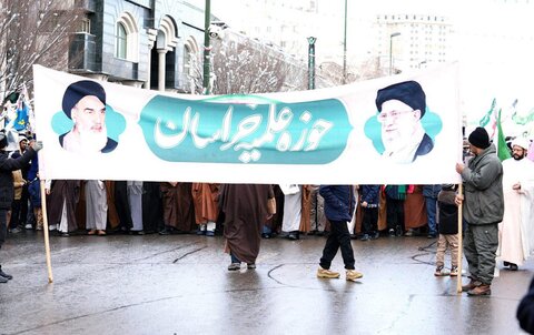  حضور پرشور حوزویان مشهد در راهپیمایی ۲۲ بهمن؛ تجدید بیعت با آرمان‌های انقلاب