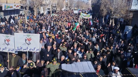 تصاویری از حضور حماسی مردم نورآباد در راهپیمایی یوم الله ۲۲ بهمن