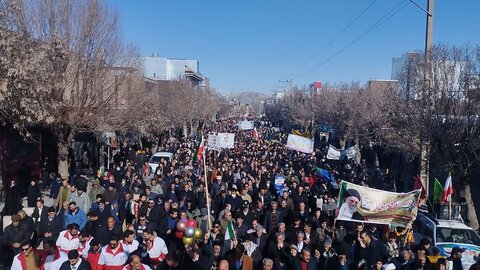 تصاویری از حضور حماسی مردم نورآباد در راهپیمایی یوم الله ۲۲ بهمن