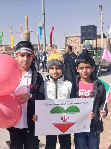 تصاویر کودکان در راهپیمایی شهر زنگی آباد