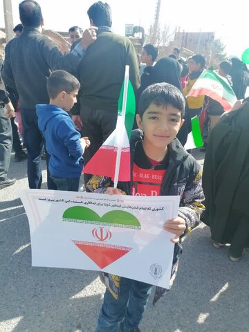 تصاویر کودکان در راهپیمایی شهر زنگی آباد