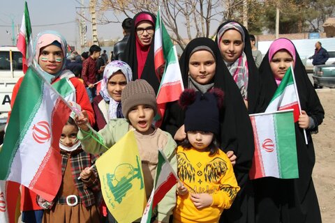 تصاویر کودکان در راهپیمایی شهر زنگی آباد