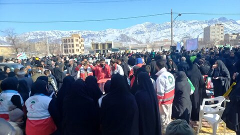 تصاویری از حضور کادر و طلاب مدرسه علمیه معصومیه تفرش در یوم الله ۲۲ بهمن