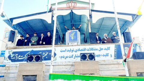 تصاویر/ راهپیمایی مردم شهرستان شاهین دژ در یوم الله 22 بهمن