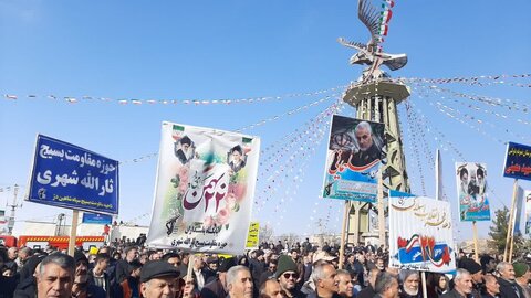 تصاویر/ راهپیمایی مردم شهرستان شاهین دژ در یوم الله 22 بهمن